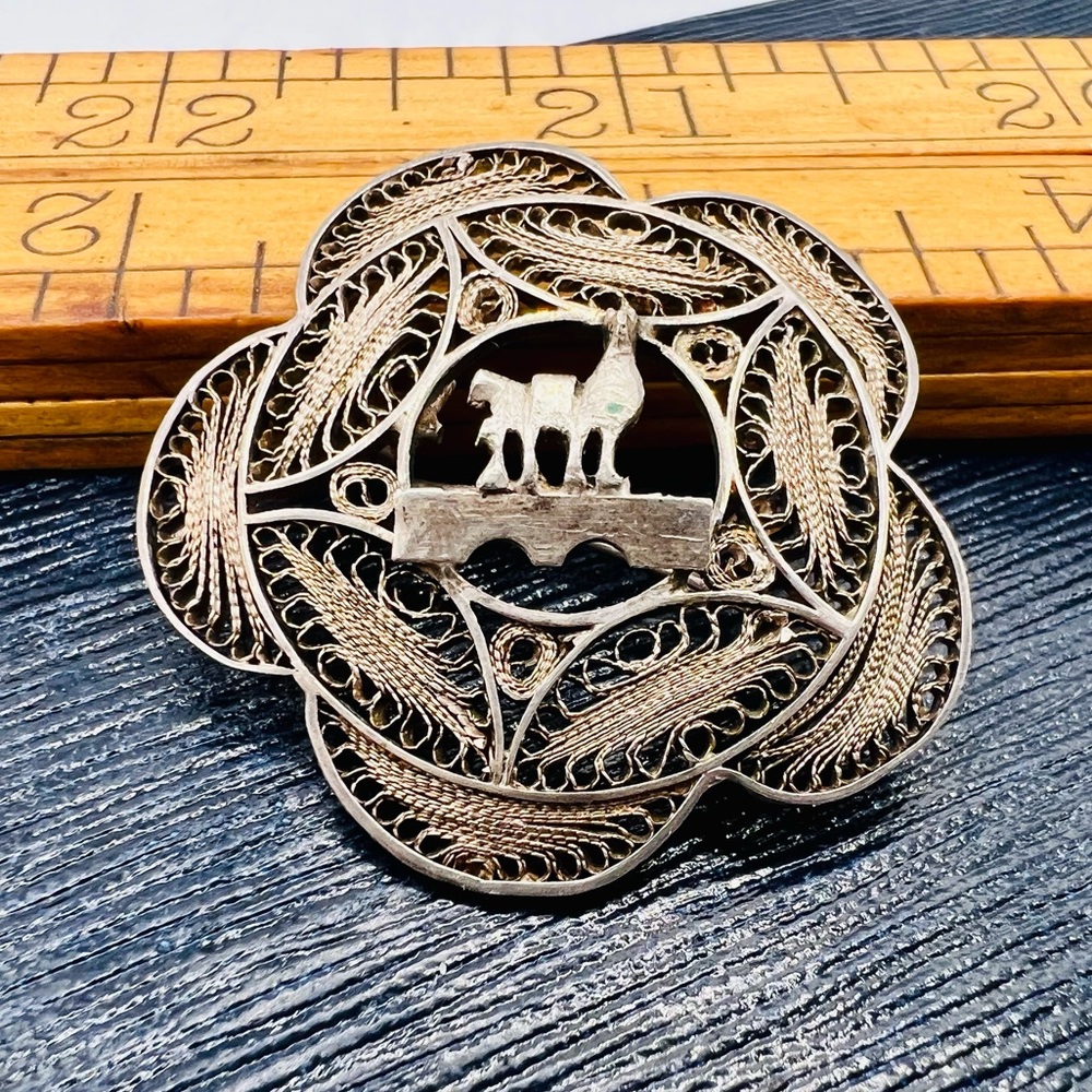 Vintage filigree llama silver brooch pin South America